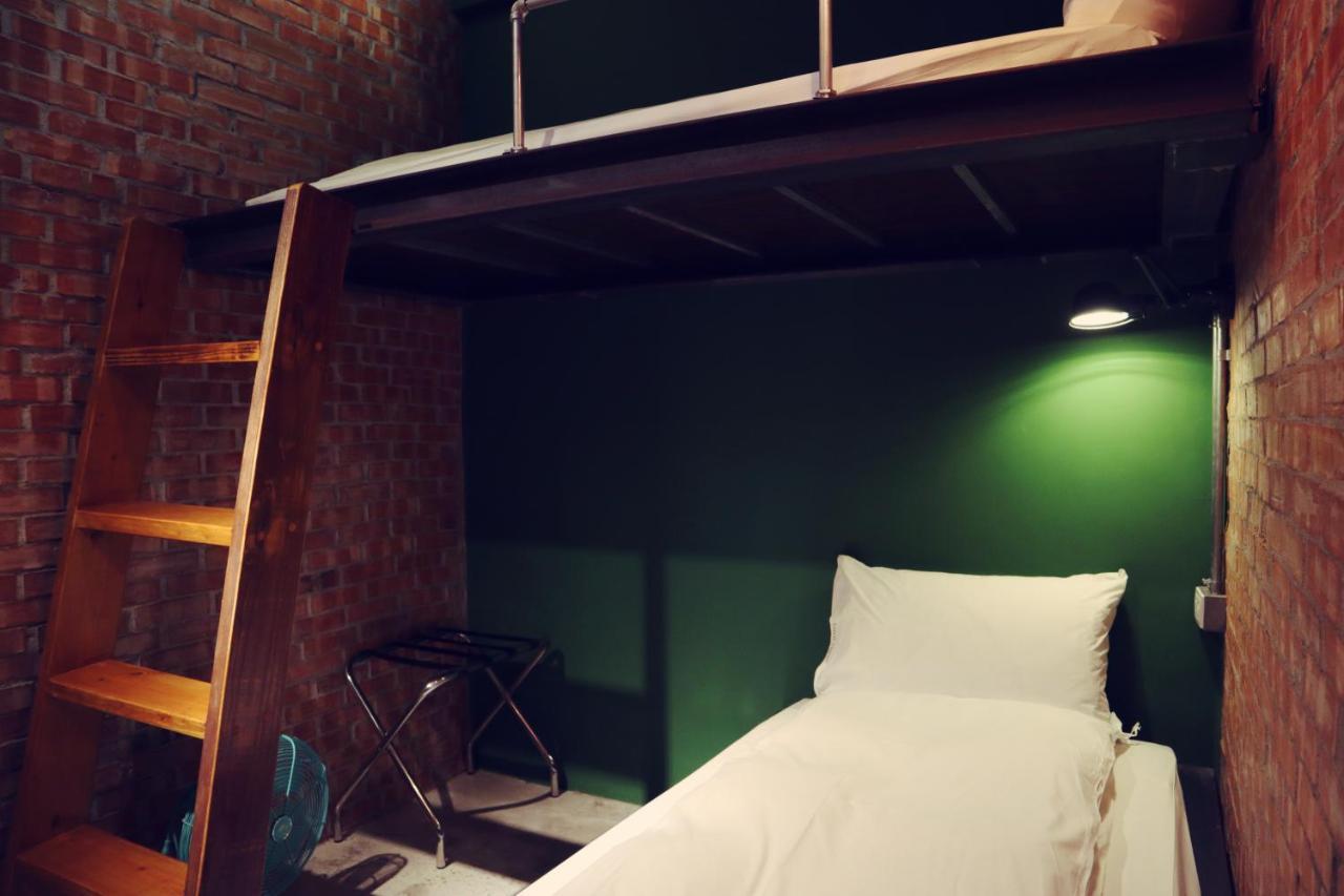 Travel Charger Hostel Hualien Exterior foto