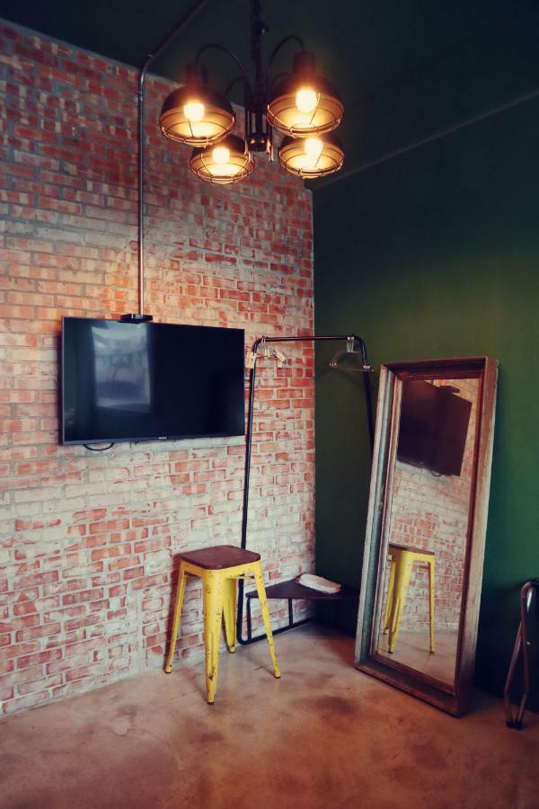 Travel Charger Hostel Hualien Exterior foto